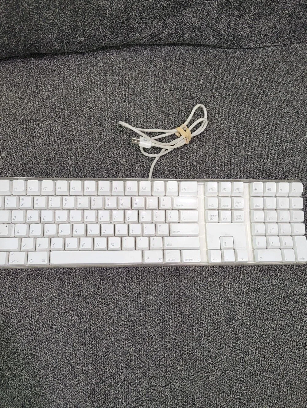 Apple A1048 Wired USB Keyboard Full Size White Clear EMC 1944